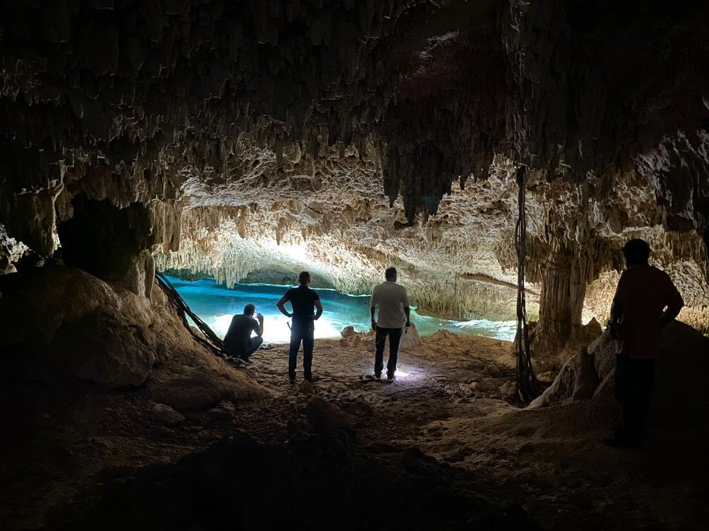 Cenote Caverna — uno de los nueve cenotes dentro de Selvadentro Tulum